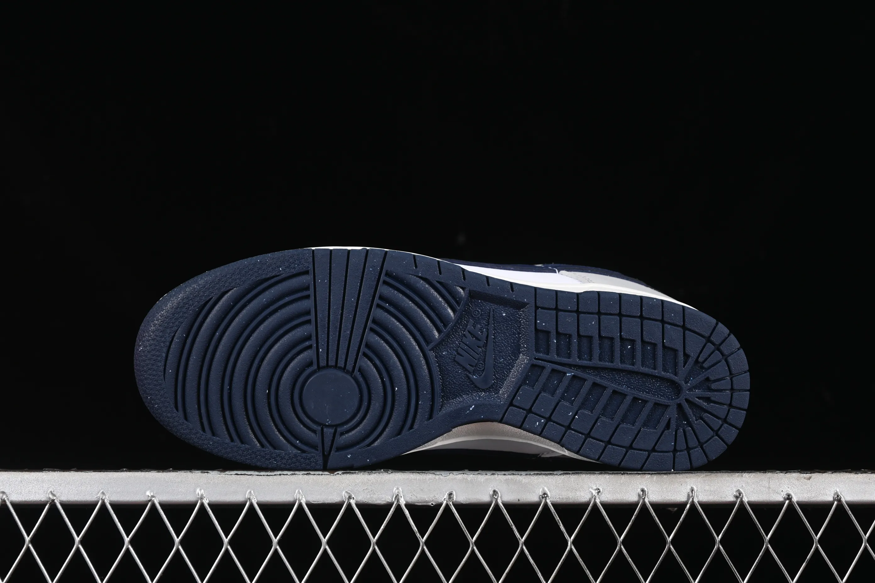 All categories Nk SB Dunk series Nk SB Dunk Low low-top sneakers Nk Dunk Low "Photon Dust" photon gray and white color SB low-top casual sneakers HF4299-001